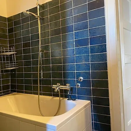 5 Bedrooms Central Appartement