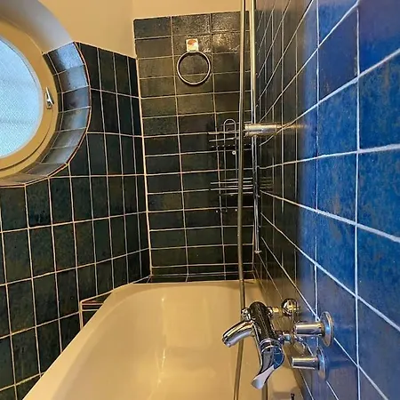 5 Bedrooms Central Apartamento *